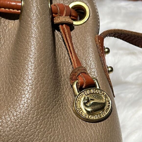 Dooney & Bourke Pebble Grain Drawstring Bucket Bag Crossbody Fisherman Core B89 - Picture 7 of 10